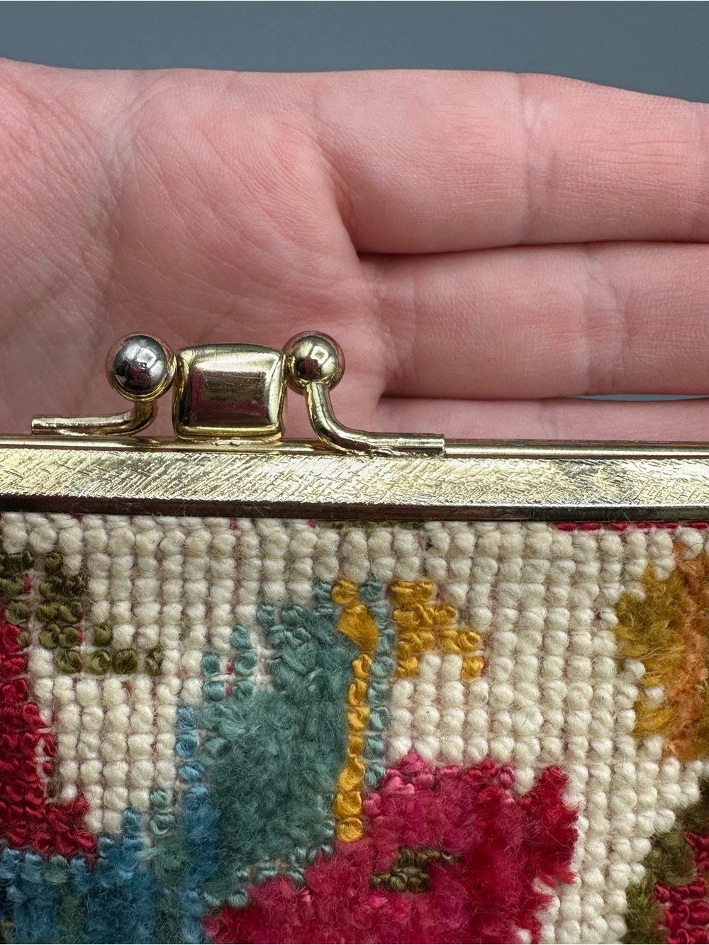 VTG Floral Tapestry Carpet Bag Gold Tone Kiss Lock Clutch Boho Cottagecore - Picture 9 of 16